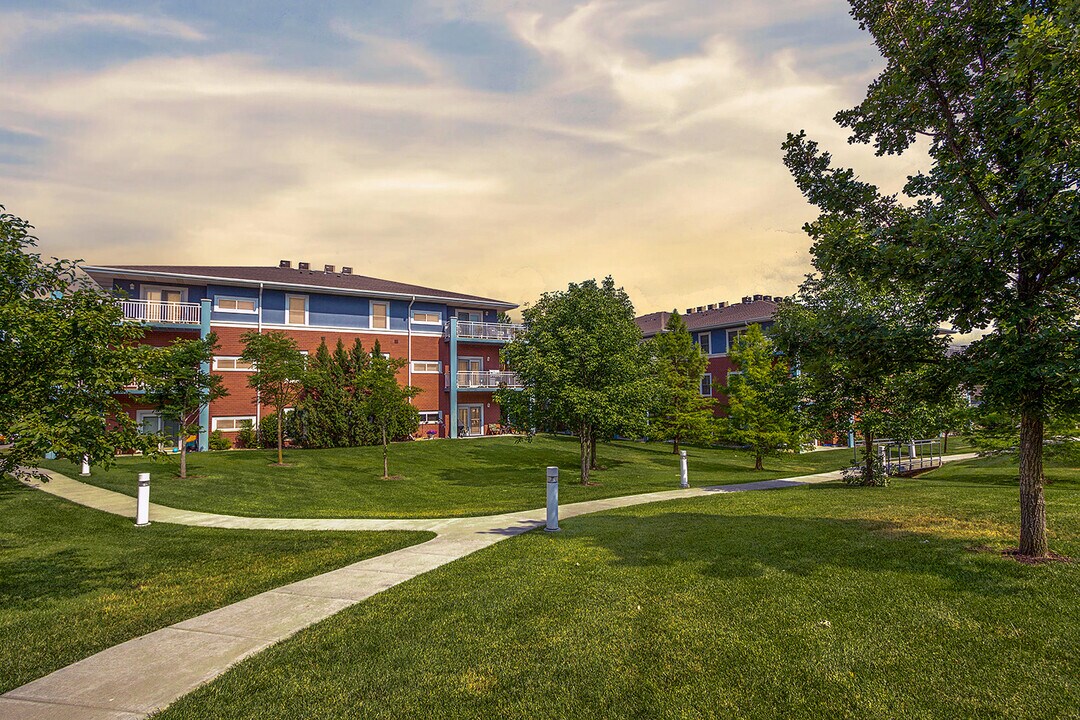 Chateau At Holmes Lake in Lincoln, NE - Foto de edificio