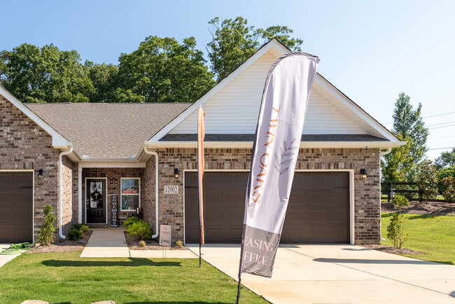 Twin Oaks Townhomes in Madison, AL - Building Photo - Building Photo