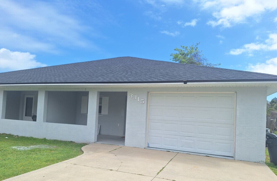 3315 India Palm Dr in Edgewater, FL - Building Photo