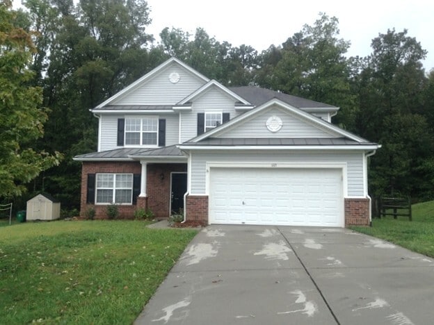 property at 1221 Jade Glen Dr