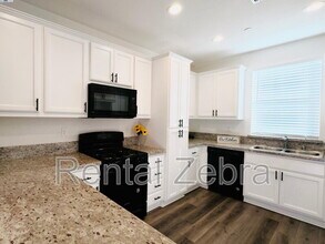 1487 Bianchi Ln in Merced, CA - Building Photo - Building Photo