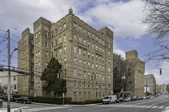 Parkway Towers in Yonkers, NY - Building Photo - Primary Photo