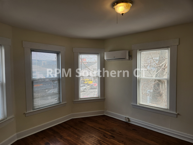359 Wood Ave in Bridgeport, CT - Building Photo - Building Photo