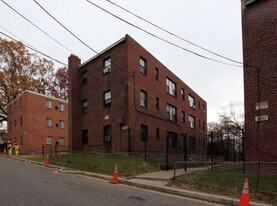 5811 Field Pl NE in Washington, DC - Building Photo