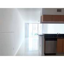 31 SE 5th St in Miami, FL - Building Photo