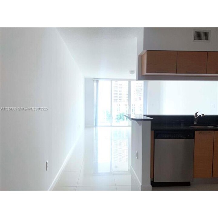 31 SE 5th St in Miami, FL - Foto de edificio