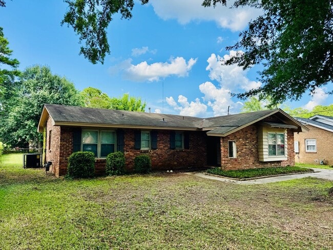 5755 Roxboro Dr in Montgomery, AL - Foto de edificio - Building Photo