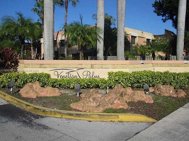 7911 SW 104th St in Miami, FL - Building Photo - Building Photo