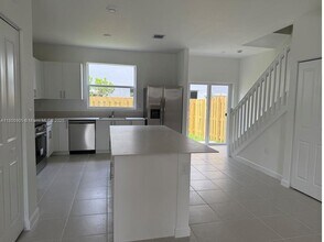 1182 SE 1st Ave in Florida City, FL - Building Photo - Building Photo