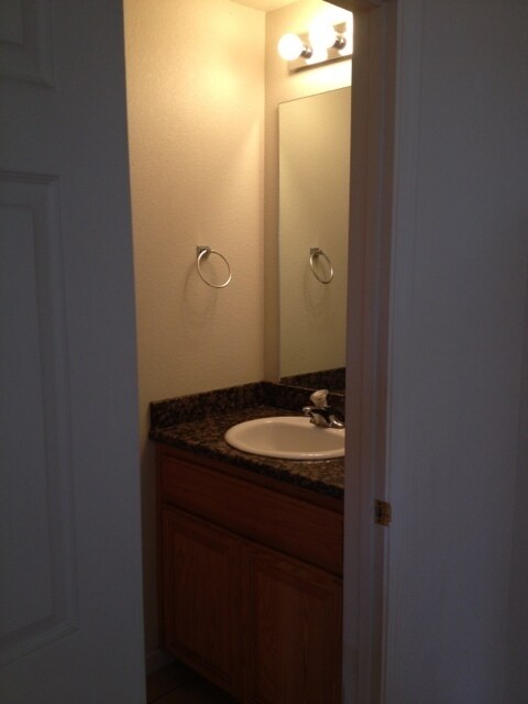 245 F St in Los Banos, CA - Building Photo - Building Photo