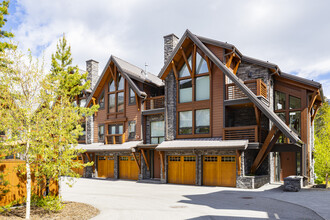 Casa in Canmore, AB - Building Photo - Building Photo