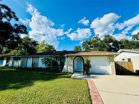 2208 Valleybrook Ave in Valrico, FL - Building Photo