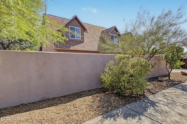property at 744 E Adams St