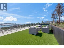 343 St Davids Ave in North Vancouver, BC - Building Photo