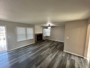 1602 Oxford Way in Stockton, CA - Building Photo - Building Photo