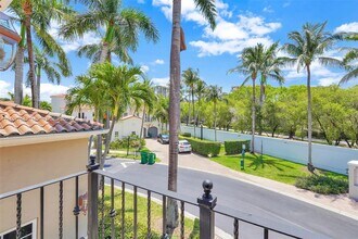 3245 NE 207th Terrace in Aventura, FL - Building Photo - Building Photo