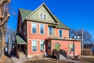 Cottage Grove Apartments in Des Moines, IA - Foto de edificio - Building Photo