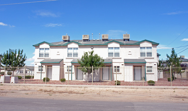 Mission Pass Apartments in El Paso, TX - Foto de edificio - Building Photo