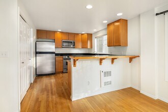 11708 Greenwood Ave N, Unit A in Seattle, WA - Building Photo - Building Photo