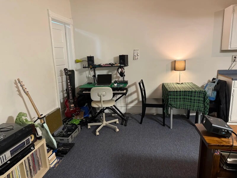 4716 Cedar Ave in Philadelphia, PA - Building Photo