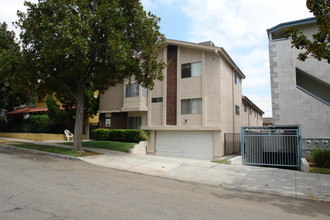 518 E Valencia Ave in Burbank, CA - Building Photo - Building Photo