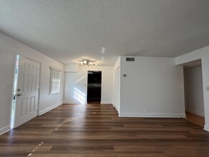 1201 SW 50th Ave in North Lauderdale, FL - Building Photo - Building Photo