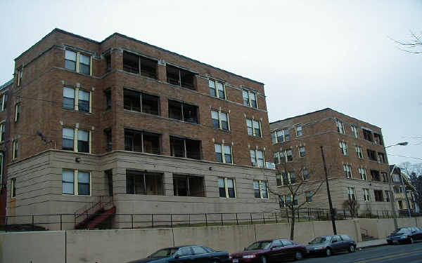 Pondview Apartments in Jamaica Plain, MA - Foto de edificio