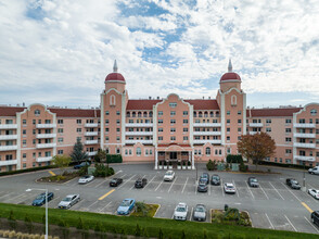 Lido Beach Towers in Lido Beach, NY - Building Photo - Building Photo