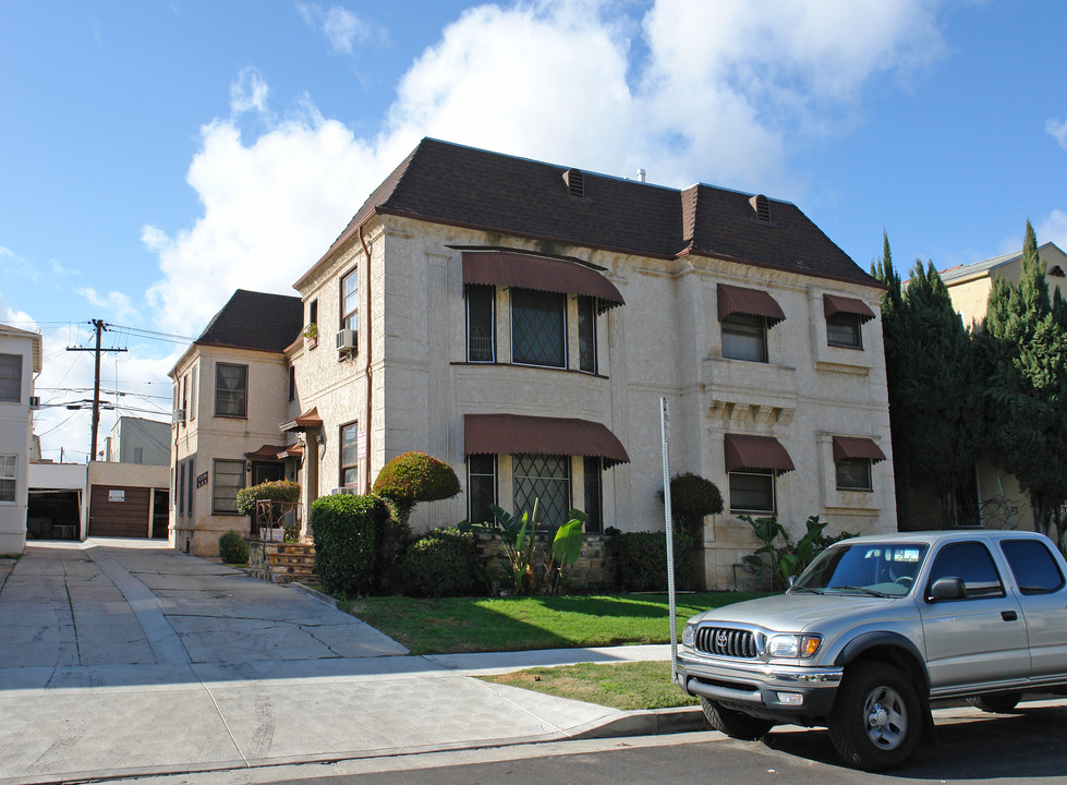 331 N Spaulding Ave in Los Angeles, CA - Building Photo