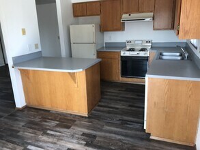 77 NE Nordic Dr in Madras, OR - Building Photo - Building Photo