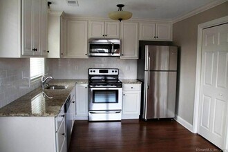 67 W Main St-Unit -123 in Clinton, CT - Building Photo - Building Photo