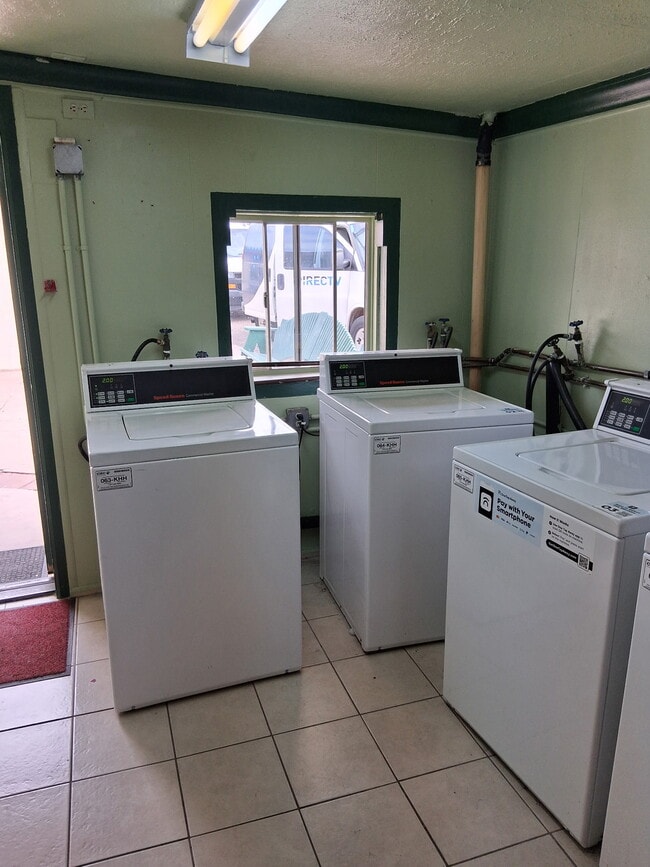 275 N Saguaro Dr in Apache Junction, AZ - Foto de edificio - Building Photo