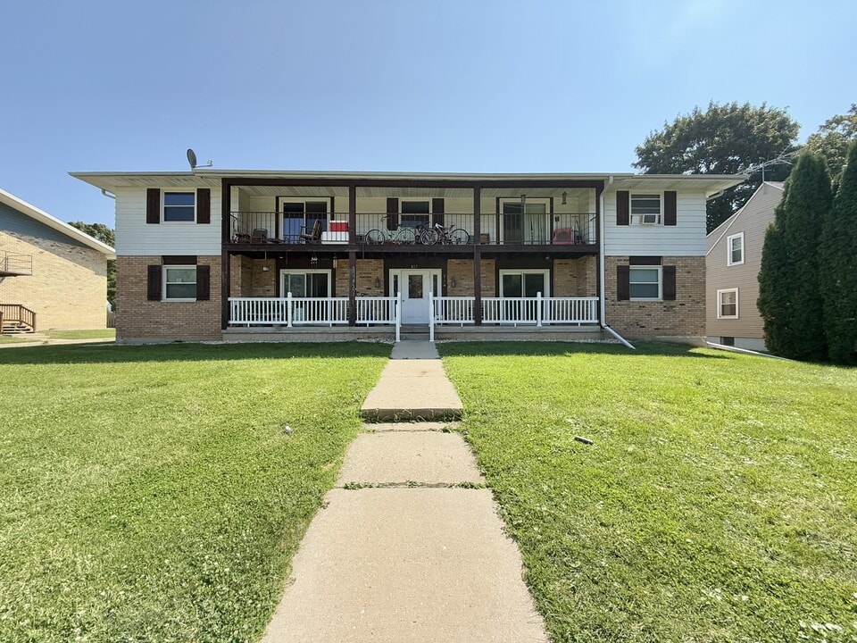 817 George St in Edgerton, WI - Building Photo