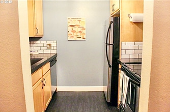 9333 N Lombard St, Unit 2 in Portland, OR - Building Photo - Building Photo