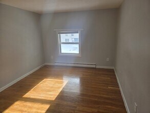 0 Town House Ct in Spencer, MA - Foto de edificio - Building Photo