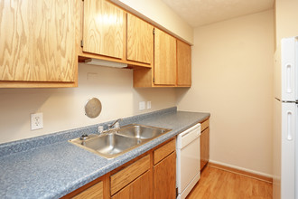 Hidden Bluffs Apartments in Council Bluffs, IA - Building Photo - Interior Photo