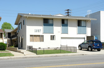 1057 Western Ave in Glendale, CA - Foto de edificio - Building Photo