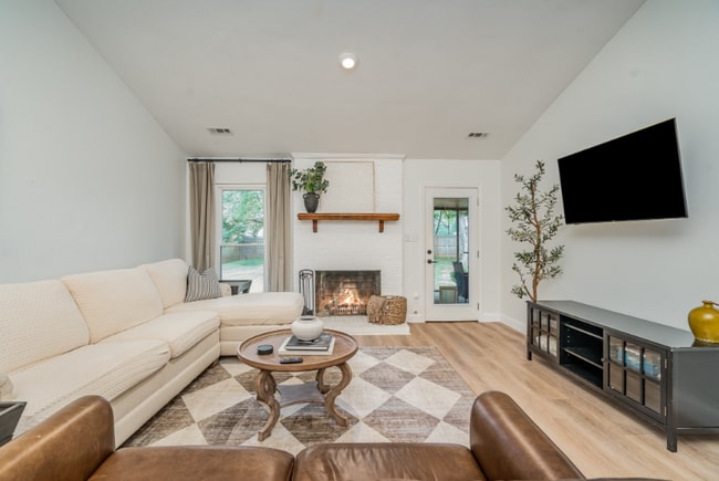 property at 2812 Olde Whitehall Rd