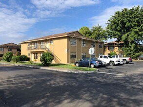 6660 W 26th Ct in Hialeah, FL - Building Photo - Building Photo