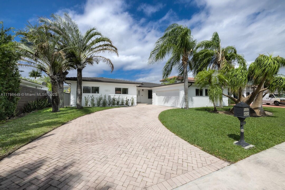 13200 Ortega Ln in North Miami, FL - Building Photo
