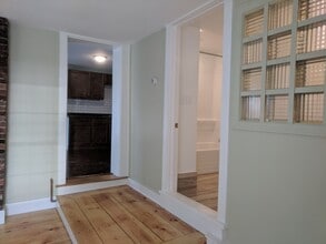75 Green Street, Unit 2A in Brattleboro, VT - Foto de edificio - Building Photo