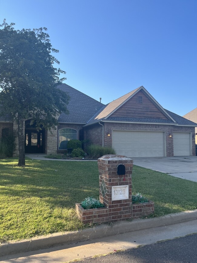 property at 13123 Red Oak Dr