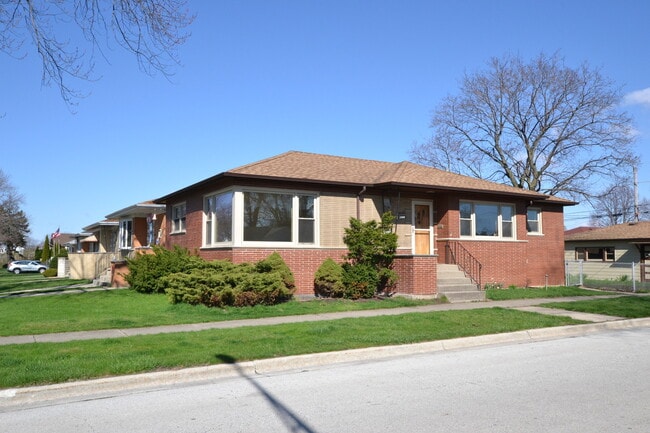 property at 2900 W 101st Pl