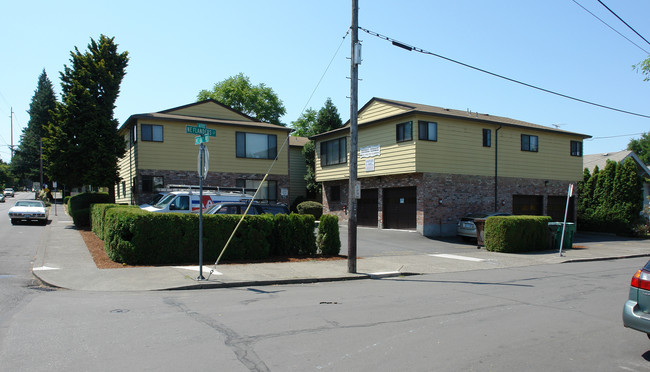 Foothill Terrace in Portland, OR - Building Photo - Building Photo