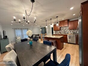 36 Vanderbilt Ave in Saratoga Springs, NY - Building Photo - Building Photo