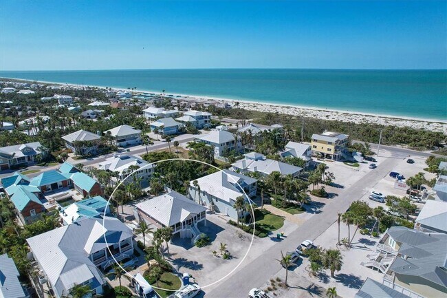 240 Seabreeze Ct in Boca Grande, FL - Foto de edificio - Building Photo