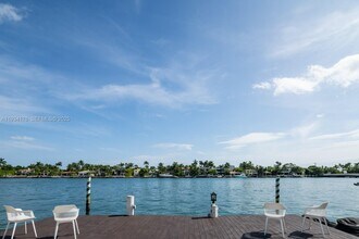 315 E San Marino Dr in Miami Beach, FL - Building Photo - Building Photo