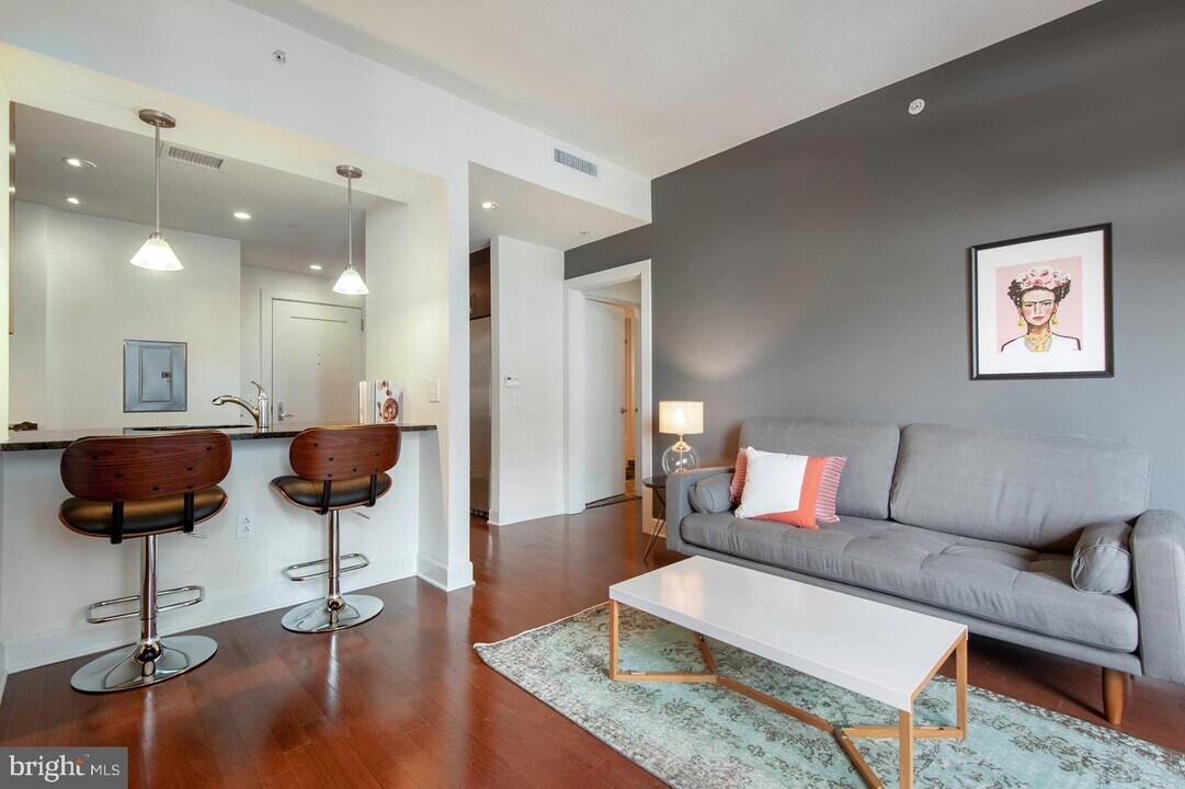 401 Massachusetts Ave NW-Unit -907 in Washington, DC - Building Photo