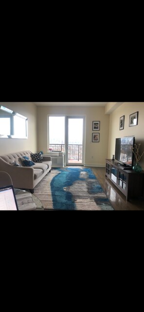 3312 Hudson Ave, Unit 11G