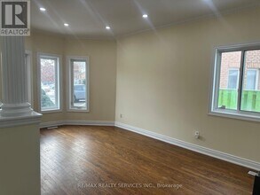 80 Farthingale Crescent in Brampton, ON - Building Photo - Building Photo